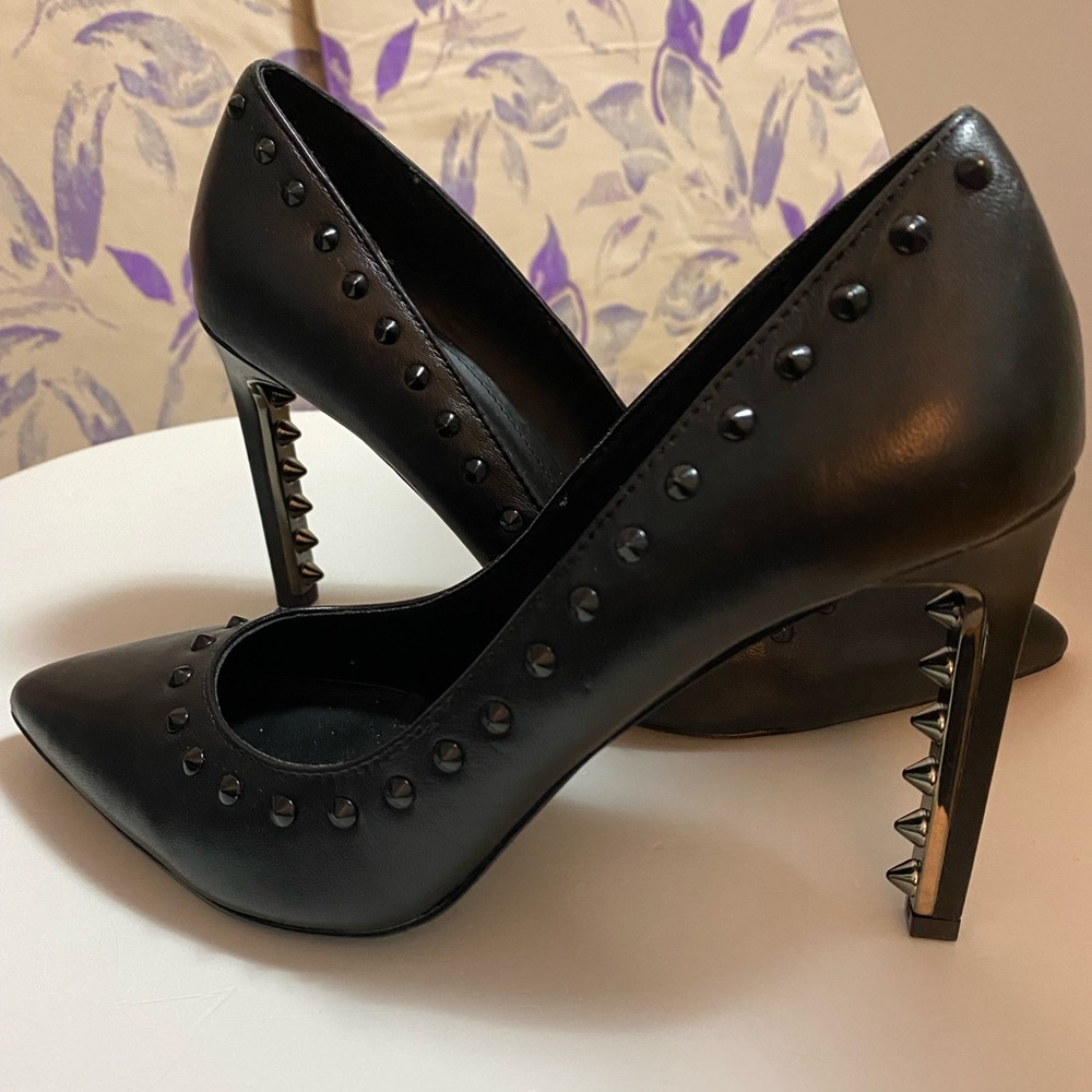 Fergie Helix Pumps size 8.5